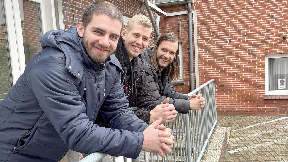 Als fröhliche Typen kommen Nerdin Vunic (von links), Rostyslav Polishchuk und Sven Suton daher. Foto: Wolf-Rüdiger Saathoff