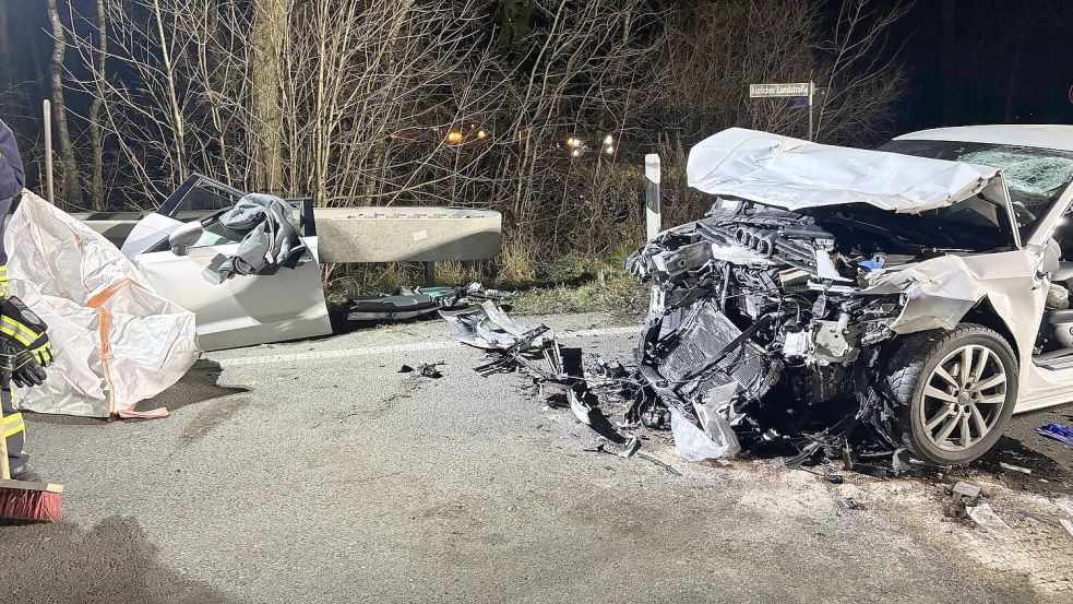 Ein Fahrzeug wurde durch einen Aufprall in den Gegenverkehr gestoßen. Foto: Lasse Paulsen