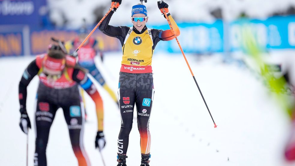 Franziska Preuß behält ihr Gelbes Trikot. Foto: Matthias Schrader/AP/dpa