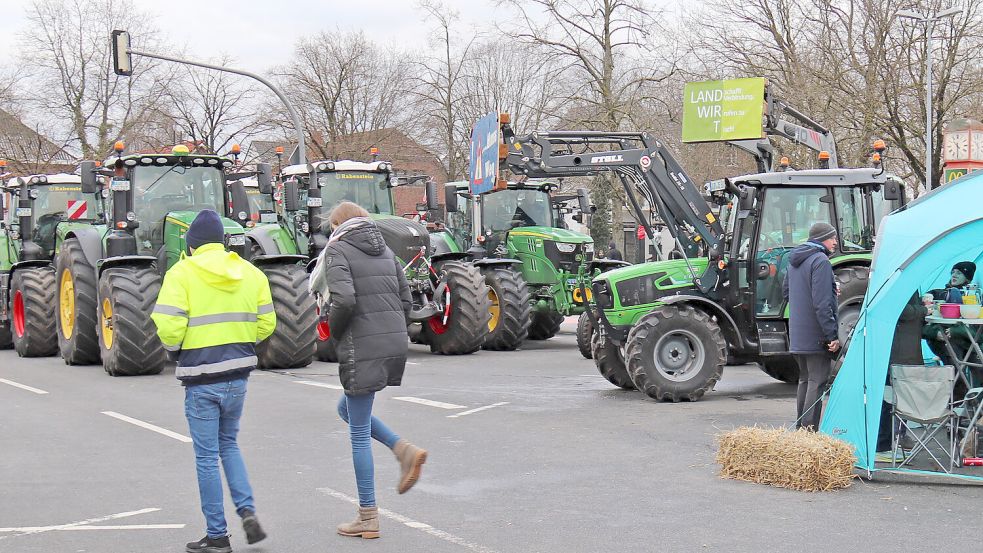 Am 8. Januar 2024 blockierten Demonstranten die Pferdemarktkreuzung in Aurich. Sollte sich politisch keine Entwicklung zeigen, könnte dieses Szenarion sich wiederholen. Foto: Heino Hermanns