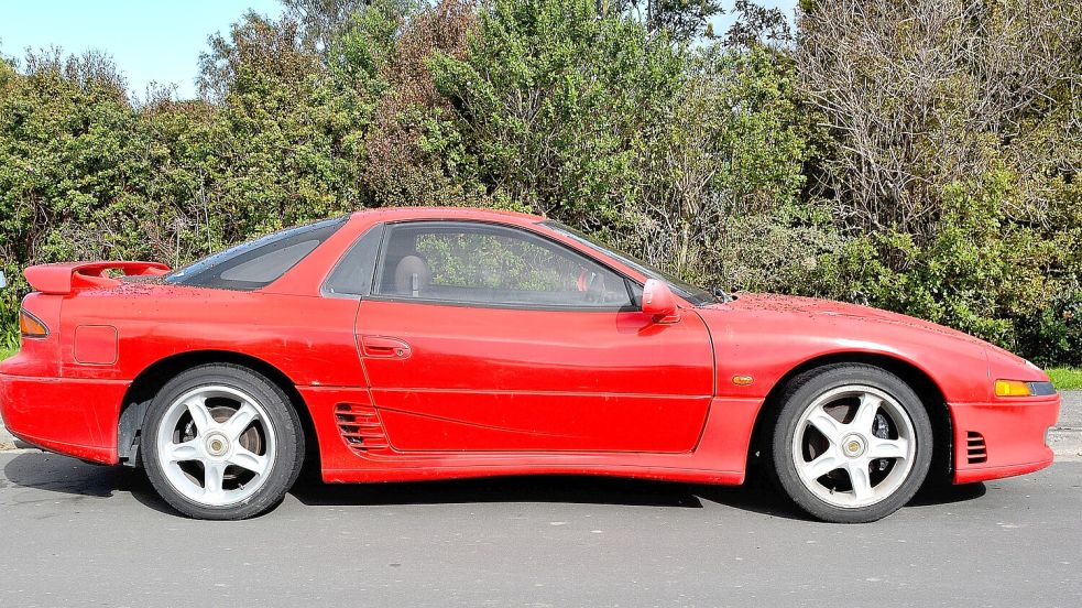 1992 ist Verkaufsstart für den Mitsubishi 3000 GT in Deutschland: Doch der Supersportwagen kann sich trotz vieler Innovationen nicht am Markt durchsetzen. Foto: GPS 56