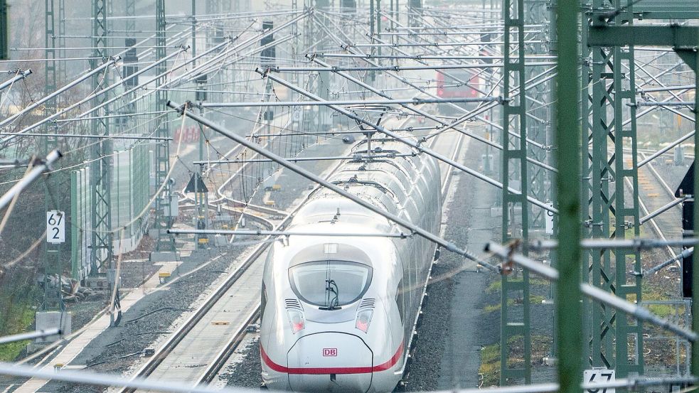 Bundestag macht den Weg für Bahn-Milliarden frei. Foto: Andreas Arnold/dpa