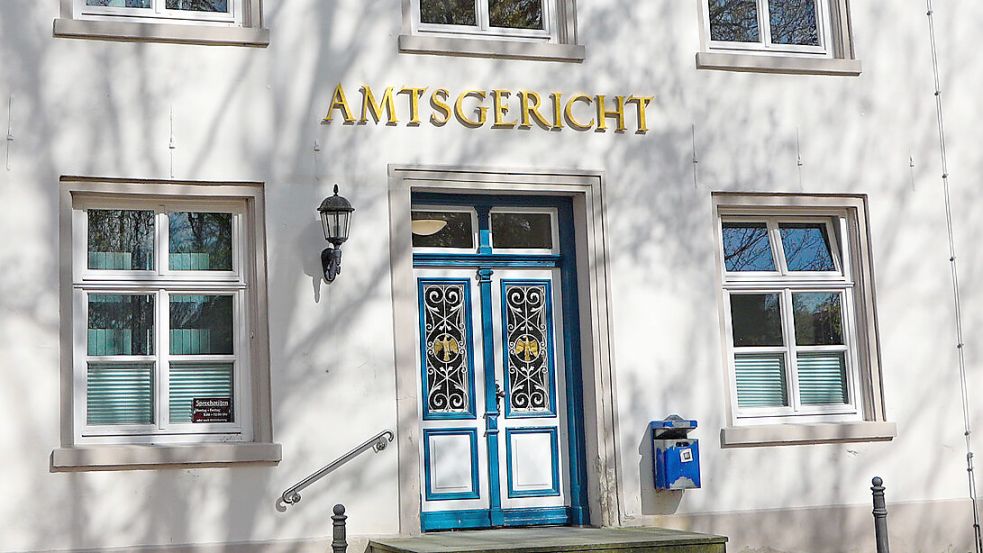 Vor dem Auricher Amtsgericht muss sich ein 19-Jähriger für das Fahren ohne Fahrerlaubnis verantworten. Er bestreitet die Tat. Foto: Romuald Banik