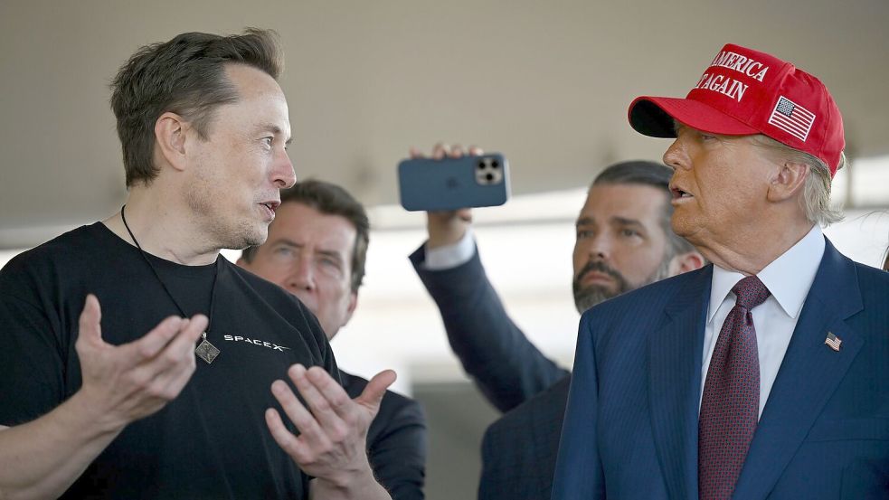 Demokraten fragen angesichts des Blockade-Manövers zum Haushalt spöttisch, wer das Sagen bei den Republikanern hat: Donald Trump oder Elon Musk? (Archivbild) Foto: Brandon Bell/Getty Images North America Pool via AP/dpa