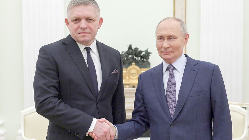 Der ukrainische Präsident Wolodymyr Selenskyj hat schwere Vorwürfe gegen den slowakischen Premier Robert Fico nach dessen Besuch bei Kremlchef Wladimir Putin Foto: Gavriil Grigorov/Sputnik/Kremlin Pool/AP/dpa