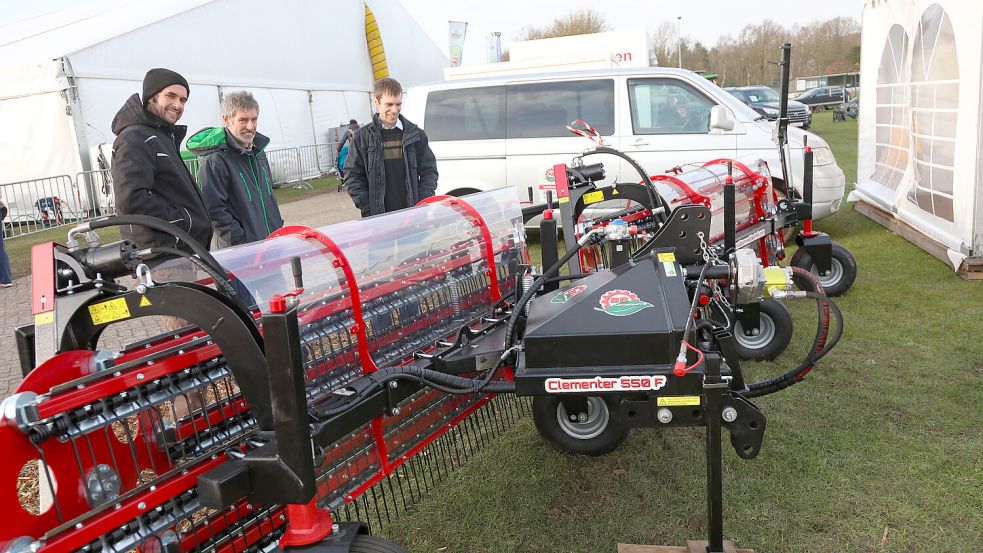 Neueste Maschinen und Technik sind nur ein Teil des großen Angebotes auf der Agrarmesse in Aurich. Foto: Romuald Banik/Archiv