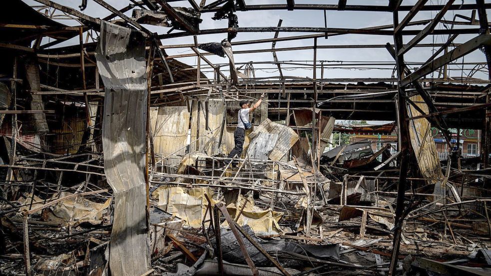 Die Stadt Nikopol im Gebiet Dnipropetrowsk ist immer wieder Ziel russischer Angriffe. (Archivbild) Foto: Evgeniy Maloletka/AP/dpa