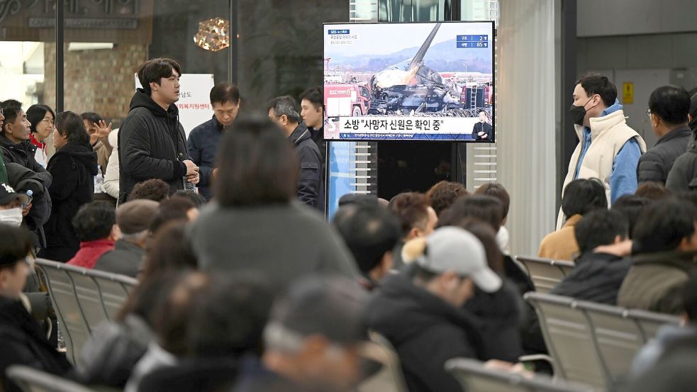 Viele Angehörige trauerten vor Ort um die Verunglückten und äußerten Ärger über die Arbeit der Behörden. Foto: Park Ki-woong/Newsis/AP/dpa