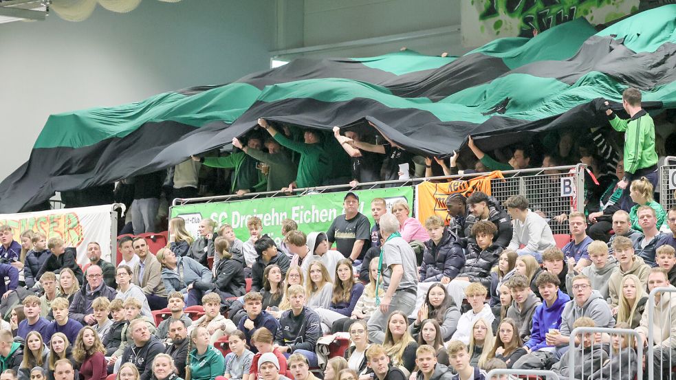 Die Fans des SC Wiesens sorgten in der Sparkassen-Arena für die größte Stimmung.Fotos. Helmut Vortanz