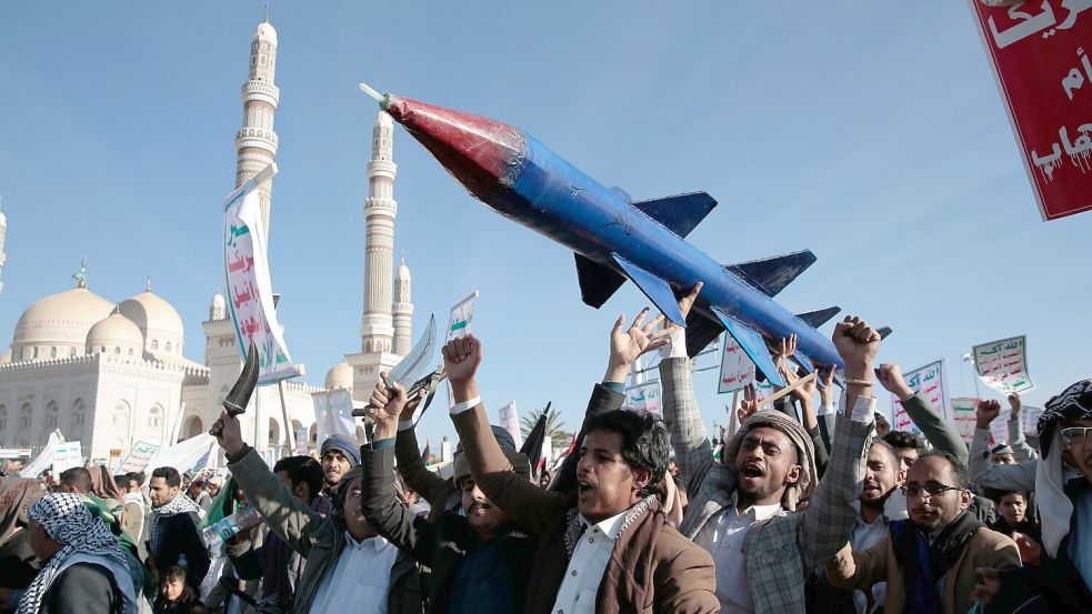 Aus dem Jemen ist erneut eine Rakete auf Israel abgefeuert worden. Sie konnte nach Armeeangaben abgefangen werden. (Archivbild) Foto: Osamah Abdulrahman/AP/dpa