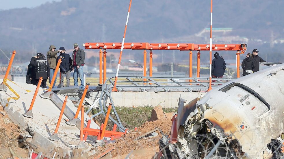 Experten stellen die Sinnhaftigkeit der Mauer am Ende der Landebahn infrage. Foto: -/YONHAP/dpa