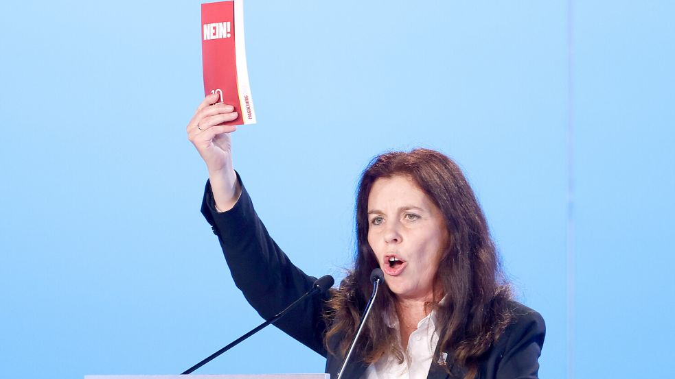 Anja Arndt aus Nortmoor, hier im Jahr 2023 auf der AfD-Europawahlversammlung in Magdeburg, sitzt im EU-Parlament. Foto: DPA