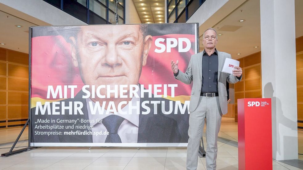 Die neuen Plakate sollen durch weitere Motive ergänzt werden. Foto: Kay Nietfeld/dpa