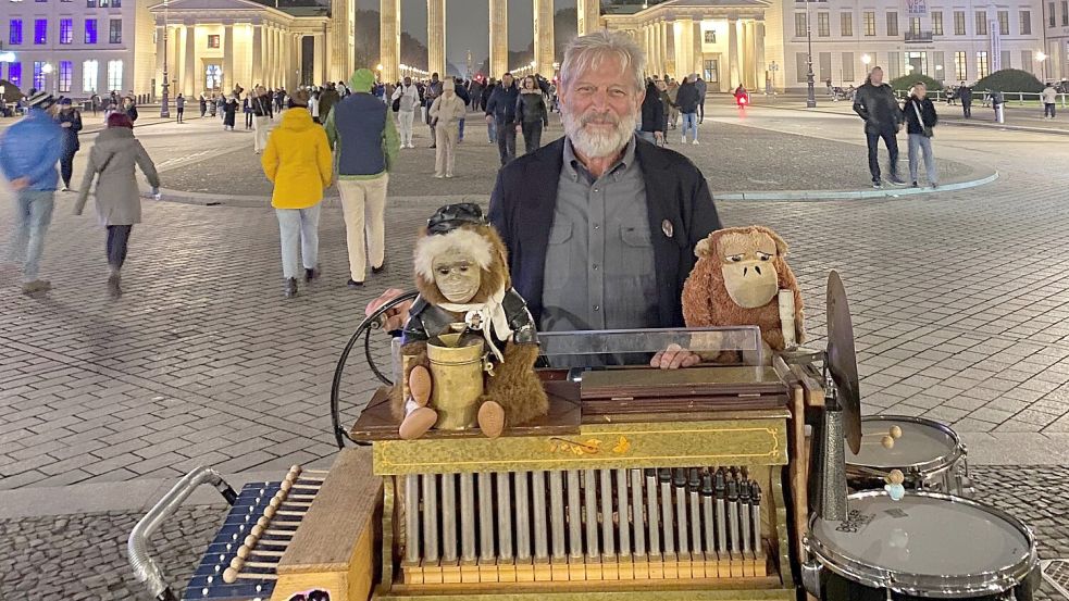 Bis nach Berlin ist Heinz-Wilhelm Schnieders im vergangenen Jahr mit seiner Drehorgel gekommen. Foto: privat