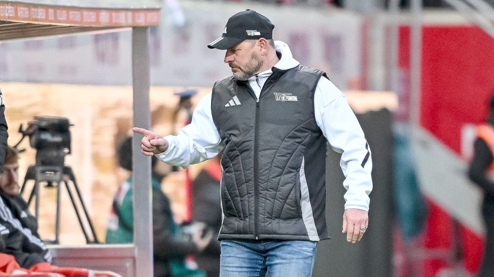 Steffen Baumgart feiert seinen Einstand als Union-Coach. Foto: Harry Langer/dpa