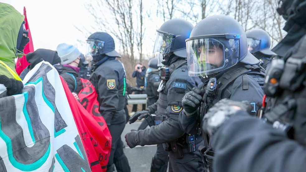 Der AfD-Bundesparteitag in Riesa wurde von großen Protesten begleitet (Archivbild). Foto: Jan Woitas/dpa