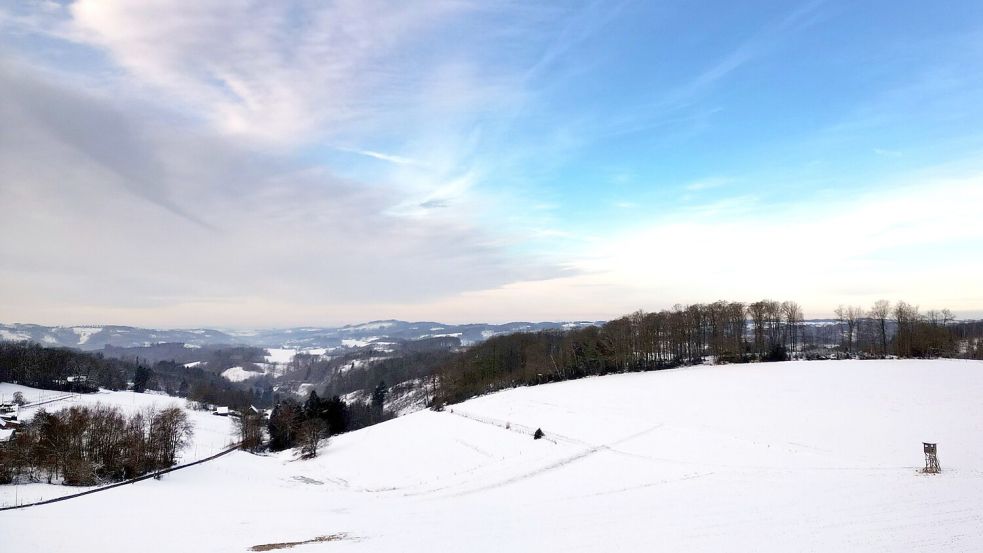 Am Dienstagmorgen war es vor allem im Norden glatt, im Laufe des Tages zieht der Glatteisregen Richtung Süden. Foto: Federico Gambarini/dpa