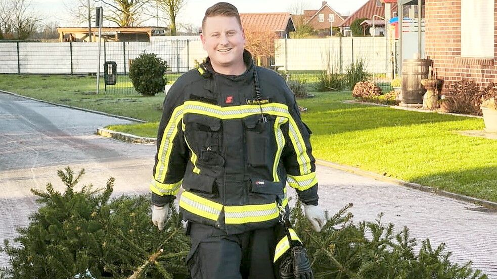 Aktiv beim Weihnachtsbaumsammeln der Feuerwehr. Foto: privat