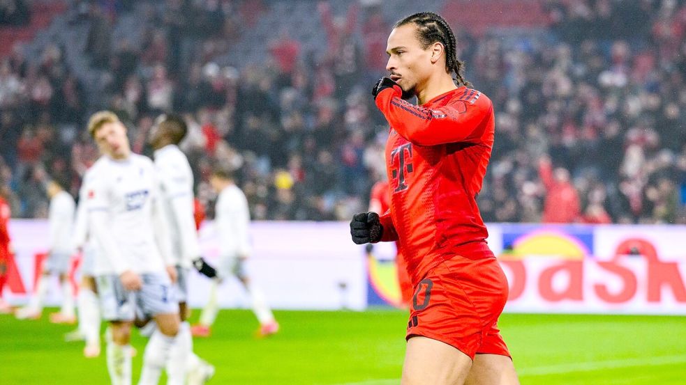 Leroy Sane jubelt nach seinem Treffer zum 4:0. Foto: Tom Weller/dpa