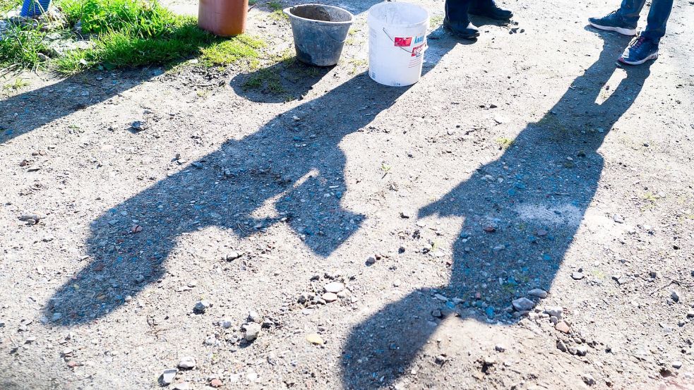 Die Schwarzarbeit in Deutschland wird 2025 laut einer Prognose zunehmen. (Symbolbild) Foto: Julian Stratenschulte/dpa