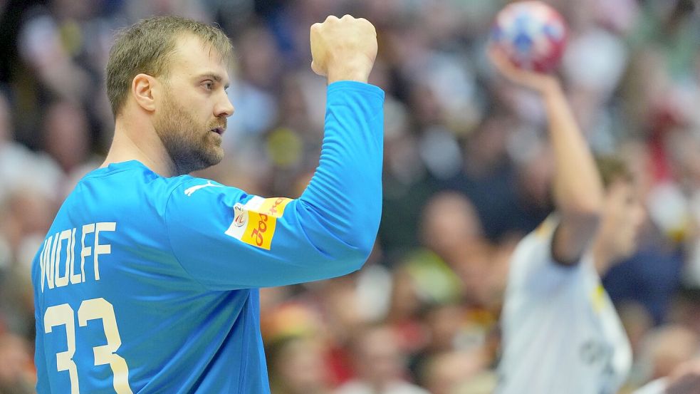 Andreas Wolff strebt mit den deutschen Handballern gegen die Schweiz den zweiten Vorrundensieg bei der WM an. Foto: Sören Stache/dpa