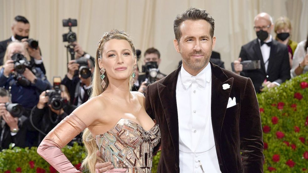 Das Schauspieler-Ehepaar Blake Lively und Ryan Reynolds wurde von ihrem Kollegen Justin Baldoni wegen Verleumdung verklagt. (Archivbild) Foto: Evan Agostini/Invision/AP/dpa