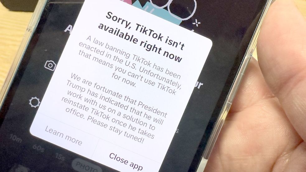 US-Nutzer bekamen in der Tiktok-App vorübergehend nur noch eine Warnmeldung zu sehen. Foto: Andrej Sokolow/dpa