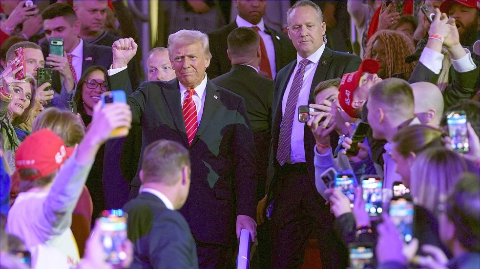 Am Vorabend seiner Vereidigung als 47. US-Präsident ließ sich Donald Trump in der Hauptstadt von Anhängern feiern. Foto: Evan Vucci/AP/dpa