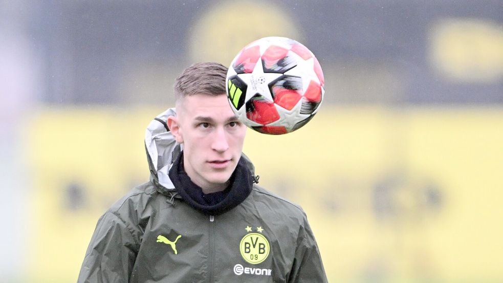 Nico Schlotterbeck sieht das Team des BVB in der Bringschuld. Foto: Federico Gambarini/dpa