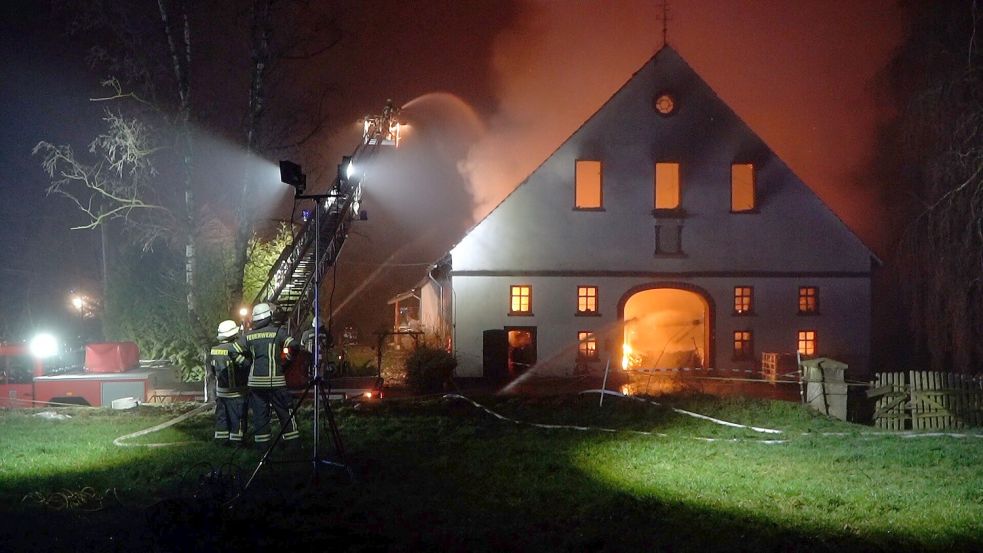 Feuer in Melle: Bei einem Stallbrand in Melle sind sechs Tiere verendet. Foto: NWM-TV