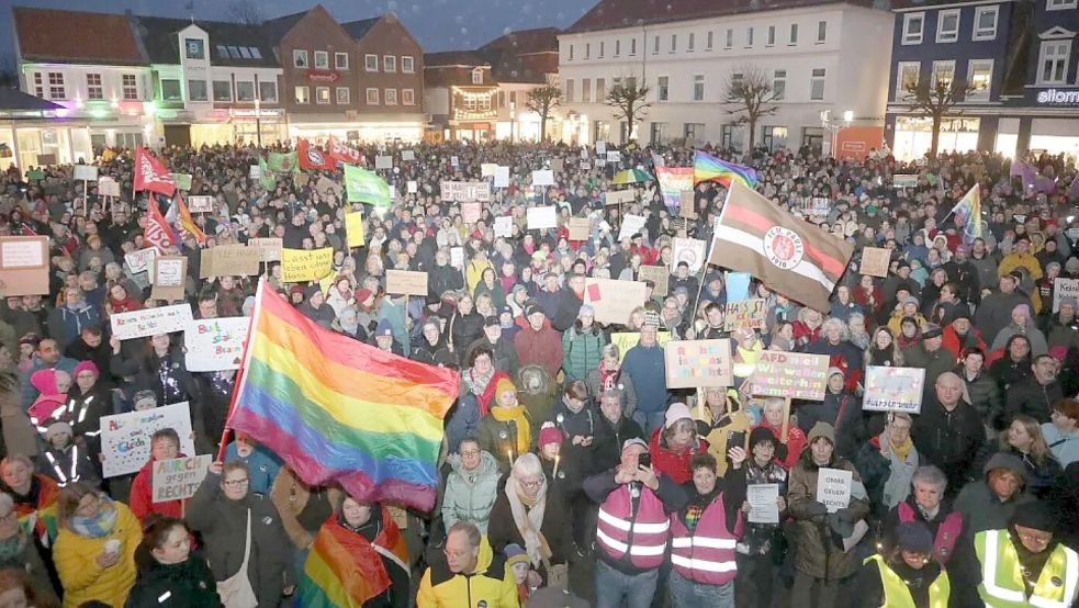 Am 30. Januar 2024 hatten sich rund 3000 Auricher auf dem Marktplatz bei einer Kundgebung für Zusammenhalt und Toleranz versammelt. Foto: Romuald Banik