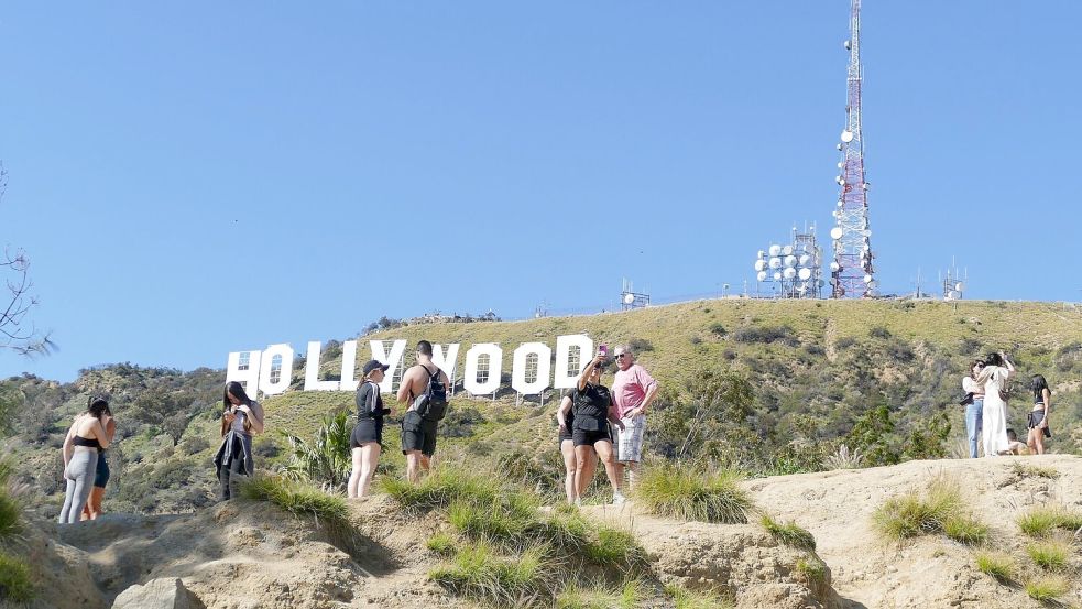 Der Schriftzug ist ein Wahrzeichen von Hollywood. (Archivbild) Foto: Barbara Munker/dpa