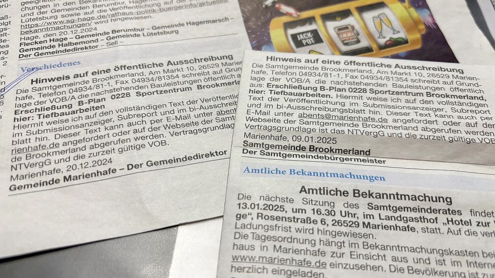 Unter der im Dezember veröffentlichten ersten Ausschreibung (links) stand „Gemeinde Marienhafe – Der Gemeindedirektor“. Richtig musste es, wie in der jetzt wiederholten Veröffentlichung (rechts), „Samtgemeinde Brookmerland, Der Samtgemeindebürgermeister“ heißen. Foto: Thomas Dirks