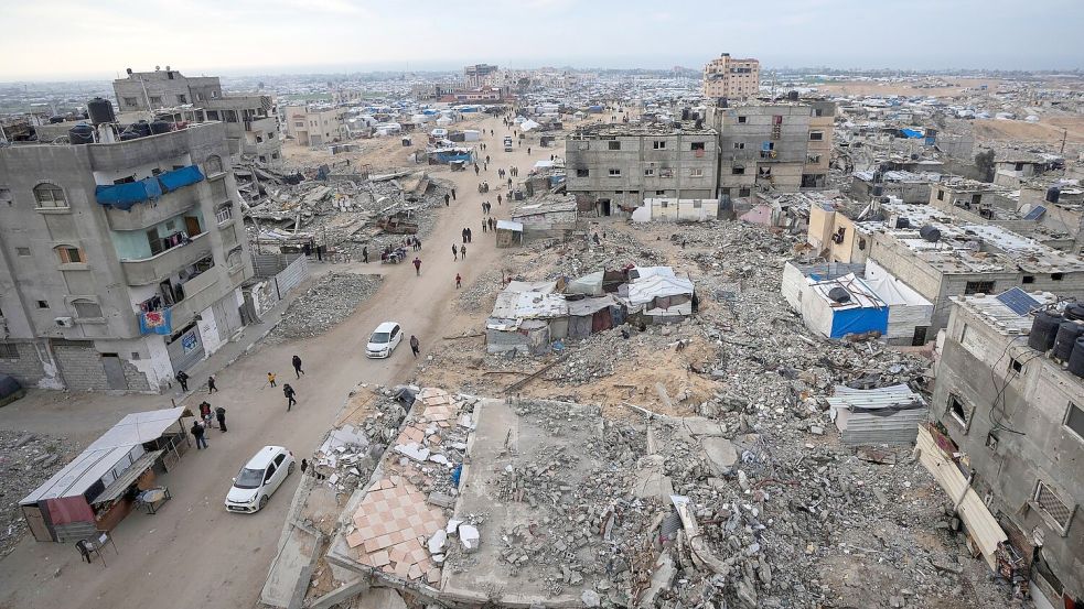 In den Süden des Gazastreifens vertriebene Palästinenser sollen in wenigen Tagen in den zerstörten Norden zurückkehren können. (Symbolbild) Foto: Abdel Kareem Hana/AP/dpa