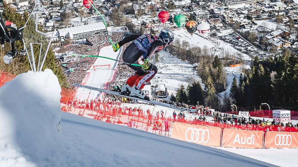 Traumhafte Kulisse in Tirol: James Crawford rast zum Sieg auf der Streif. Foto: Expa/Johann Groder/APA/dpa