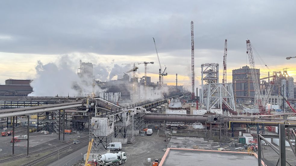 Das Stahlwerk Salzgitter umfasst eine Fläche von knapp 1000 Fußballfeldern. Foto: Jonas E. Koch