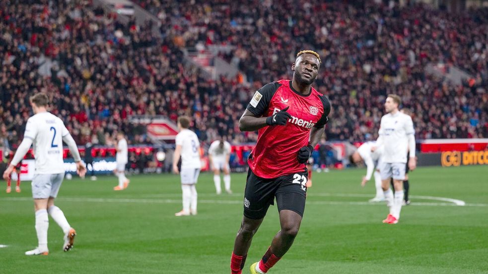 Victor Boniface trifft nach seinem geplatzten Wechsel für Leverkusen. Foto: Marius Becker/dpa