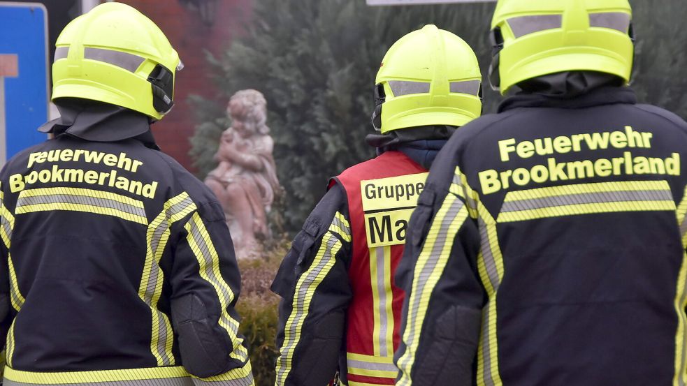 Zu einem Kellerbrand in Osteel wurden in der Nacht zu Dienstag drei der fünf Brookmerlander Feuerwehren alarmiert. Foto: Thomas Dirks