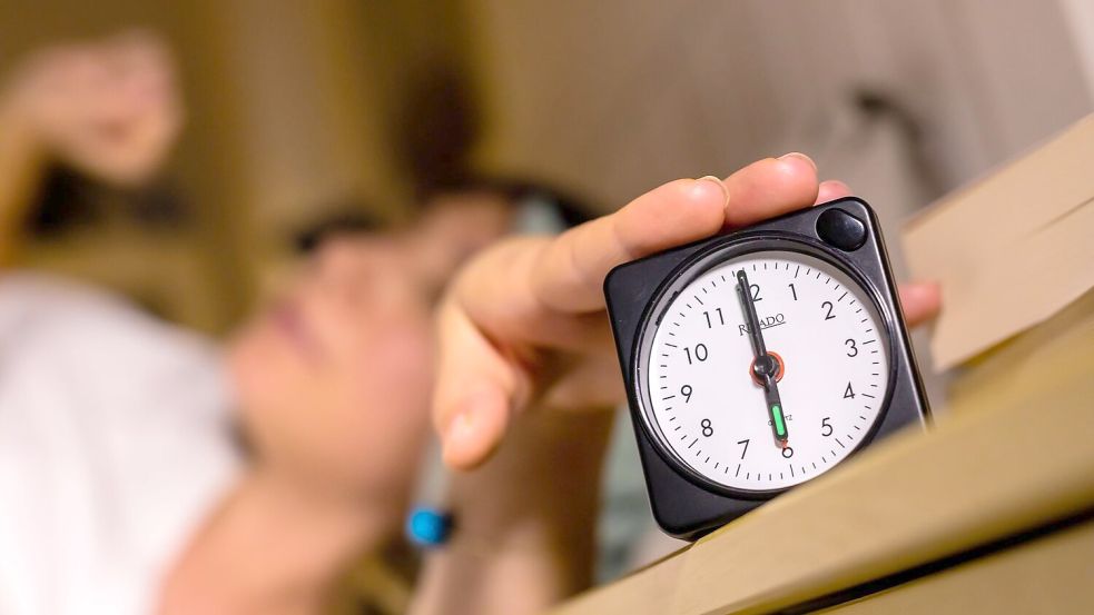 Direkt nach dem Aufstehen ist das Wohlbefinden der Studie zufolge am größten. (Symbolbild) Foto: Christoph Soeder/dpa