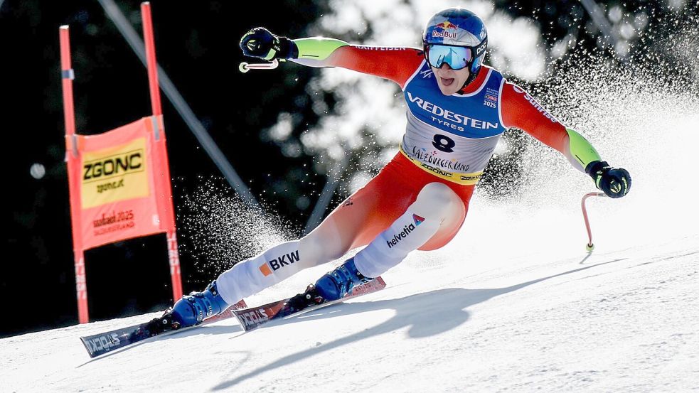 Dem Schweizer Superstar gelang ein perfekter Super-G. Foto: Gabriele Facciotti/AP/dpa