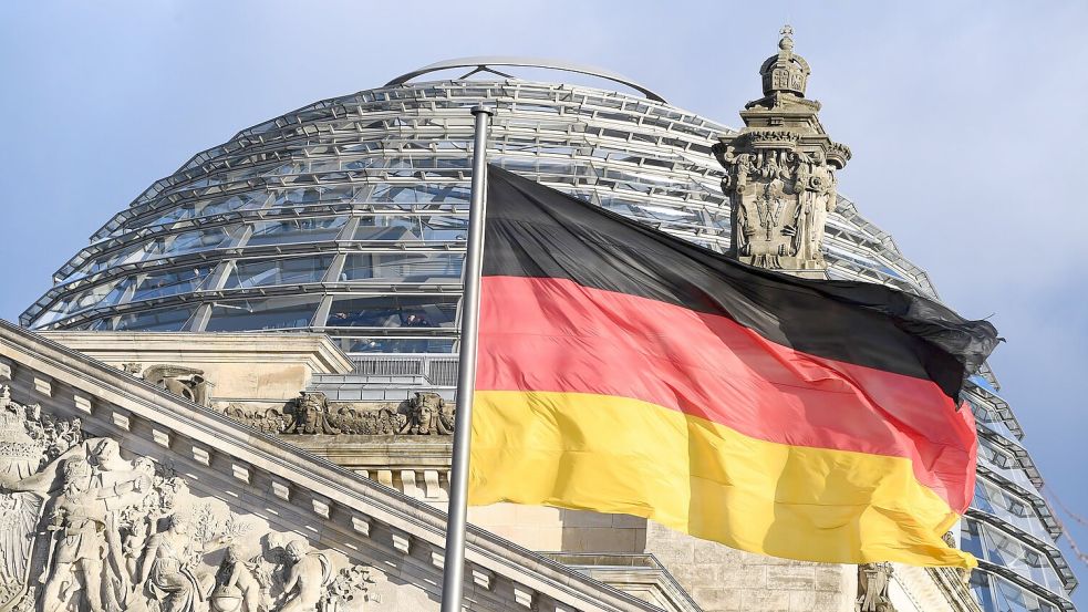 In zwei Wochen wird der Bundestag neugewählt - die Rangfolge der Parteien in der Wählergunst blieb laut Umfragen zuletzt weitgehend stabil. (Archivbild) Foto: Soeren Stache/dpa