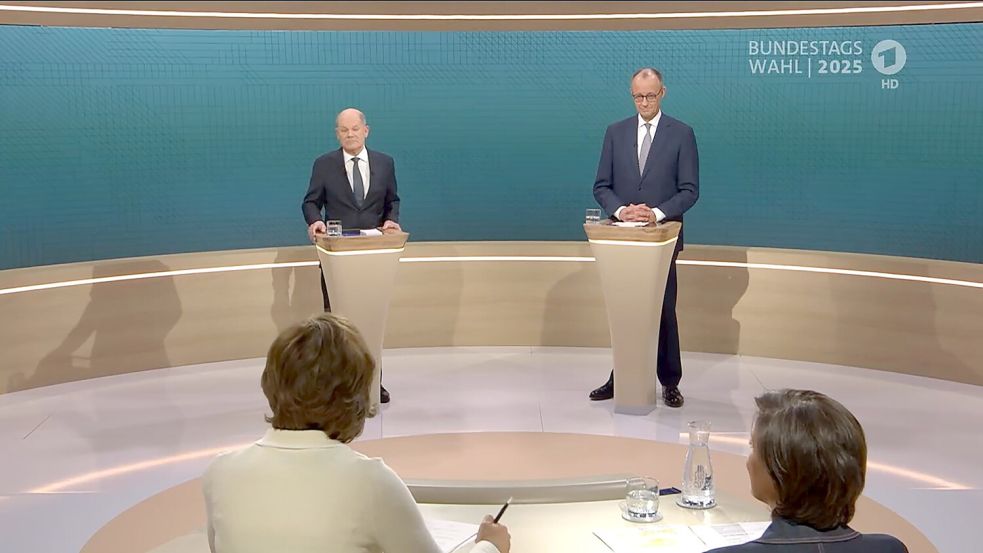 Olaf Scholz und Friedrich Merz schenken sich im TV-Duell nichts. Foto: ---/ARD/ZDF/dpa