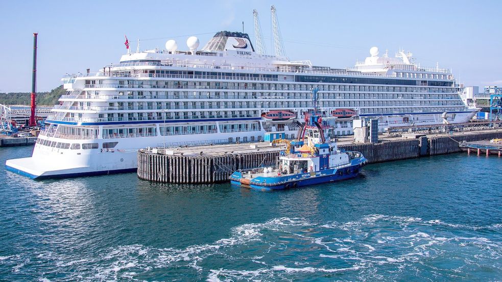 Die „Viking Star“ - hier im Hafen von Rügen - macht einen Bogen um die erdbebengeplagte Insel Santorini. (Archivfoto) Foto: Jens Büttner/dpa-Zentralbild/ZB