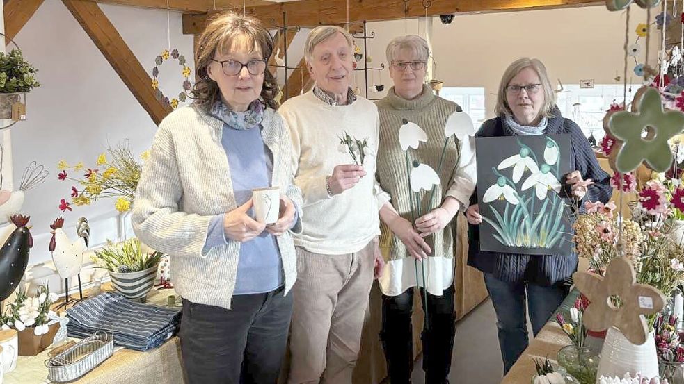 Das Organisations-Team rund um Anna Buttjer (von links), Bernhard Buttjer, Irmgard Reuter und Dagmar Brüdigam freut sich auf den anstehenden Schneeglöckchenmarkt in Ihlow. Foto: Gemeinde Ihlow