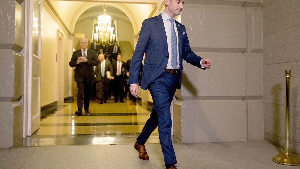 Stephen Miller gilt als einer der wichtigsten Spindoktoren für Trumps Strategie. (Archivbild) Foto: Andrew Harnik/AP/dpa