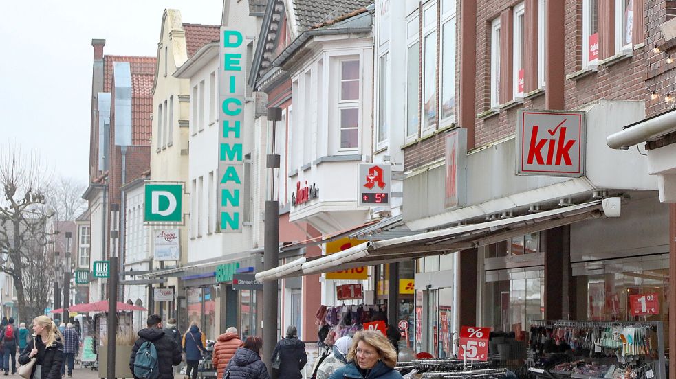 An der Südseite des Marktplatzes kündigen sich zwei große Umzüge an: Deichmann und Kik verlassen ihre Standorte. Foto: Romuald Banik