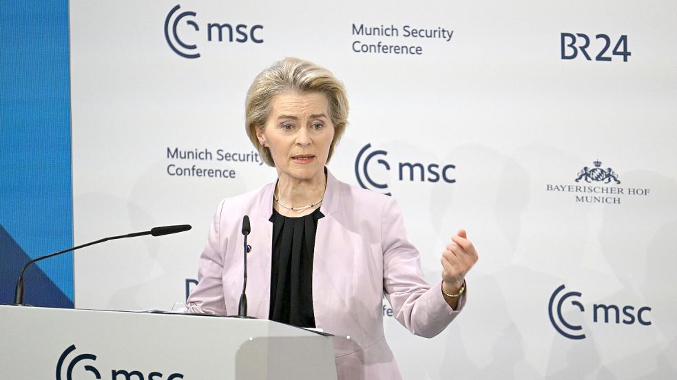 Schlägt den Einsatz einer Sonderklausel für mehr Verteidigungsausgaben vor: Ursula von der Leyen. (Archivbild) Foto: Boris Roessler/dpa