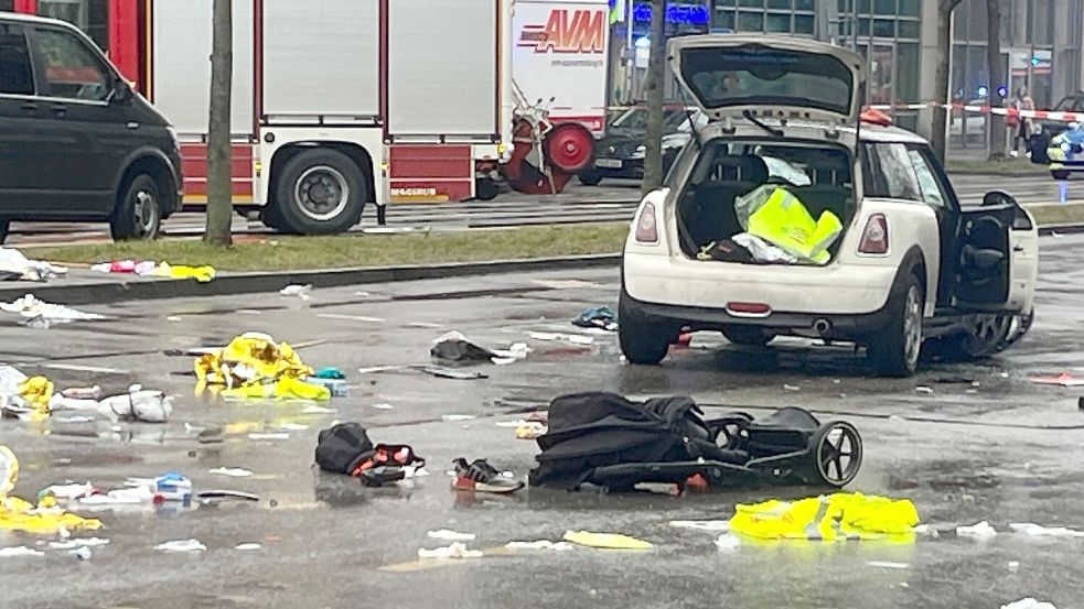 Mit seinem Auto überfuhr der Mann mehrere Menschen. Foto: Christoph Trost/dpa