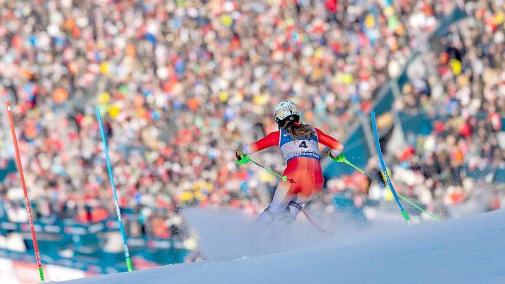 Die Schweiz mit Slalom-Weltmeisterin Camille Rast überragt bei dieser WM. Foto: Expa/Johann Groder/APA/dpa