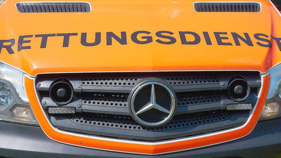 Ein Rettungswagen ist in Aurich mit einem Auto zusammengestoßen. Symbolfoto: Pixabay